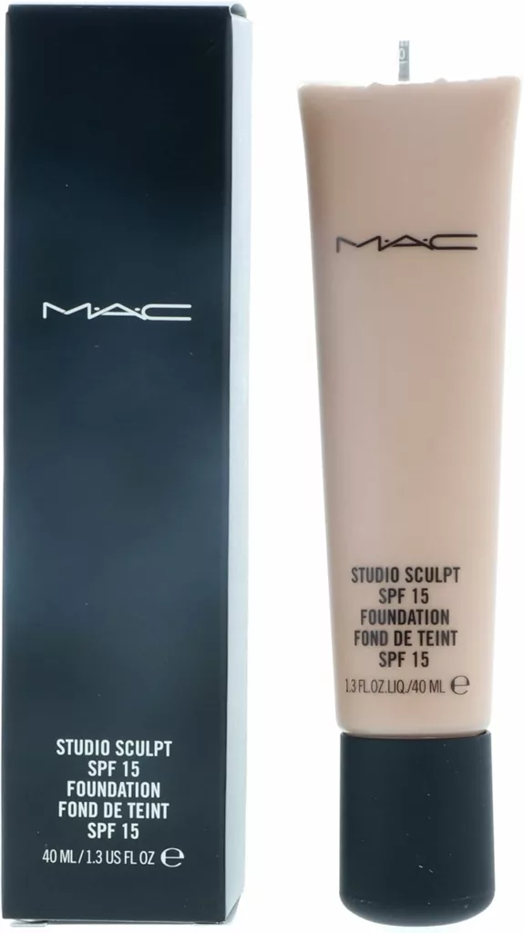 Ilustramos um frasco da base para pele madura MAC Studio Sculpt Foundation