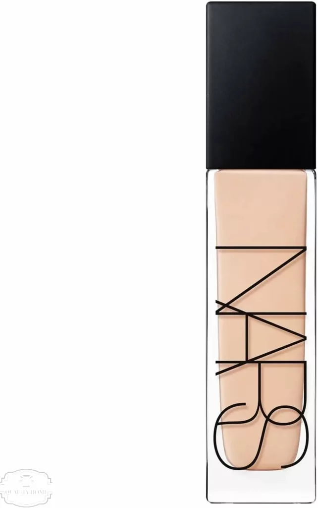 Ilustramos nessa imagem um frasco da base NARS Natural Radiant Longwear Foundation, ideal para pele com rugas e madura